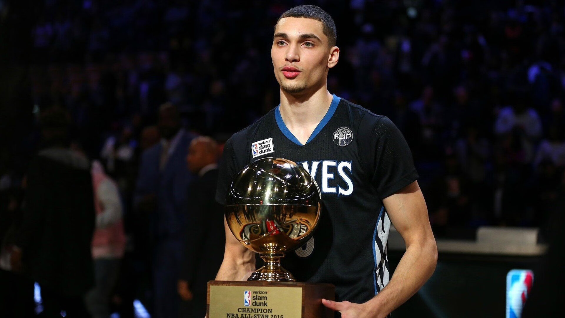 球迷“云聚”：虚拟现实技术带来了全新观赛体验，虚拟现实比赛