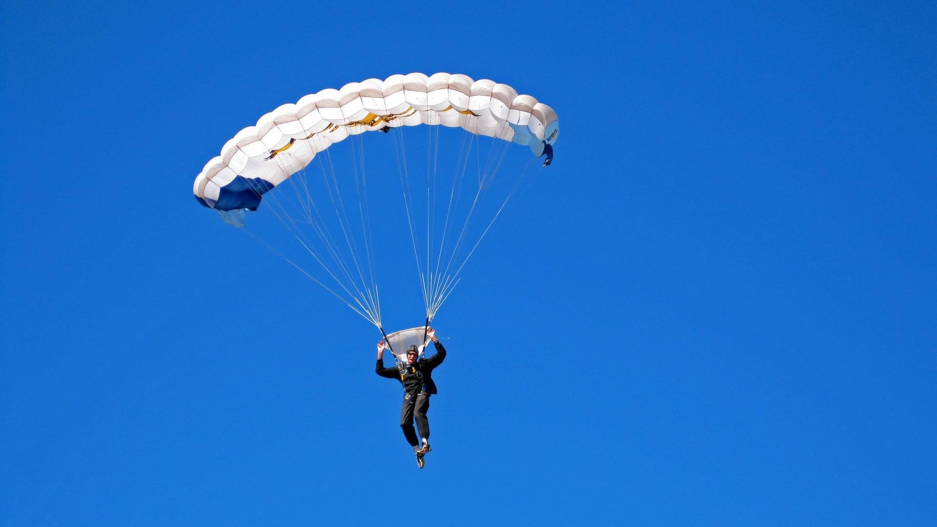 九游游戏-逆境中逆袭的“魔幻团队”：他们的传奇故事，魔幻队员